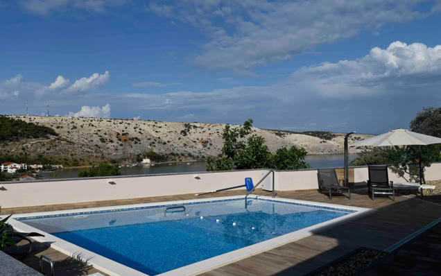 Villa Gehl in Lopar with its pool, terraces and surroundings