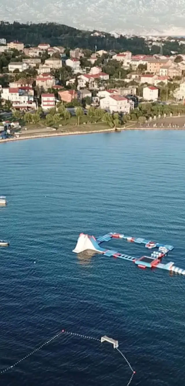 Villa Gehl din Lopar cu piscină, terase și împrejurimi