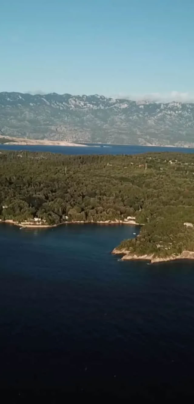 Villa Gehl din Lopar cu piscină, terase și împrejurimi