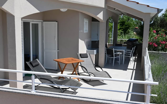 Villa Gehl apartment 2 in Lopar – rooms and furnishings