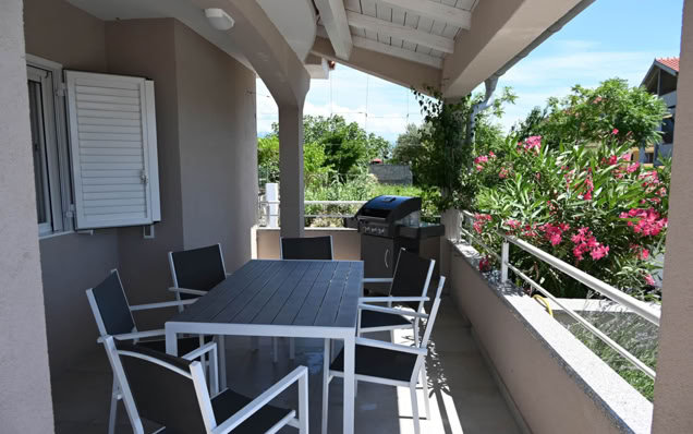 Villa Gehl apartment 2 in Lopar – rooms and furnishings
