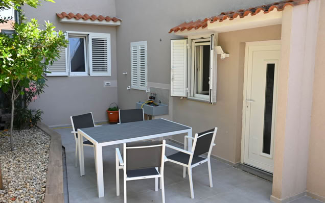 Villa Gehl apartment 3 in Lopar – rooms and furnishings