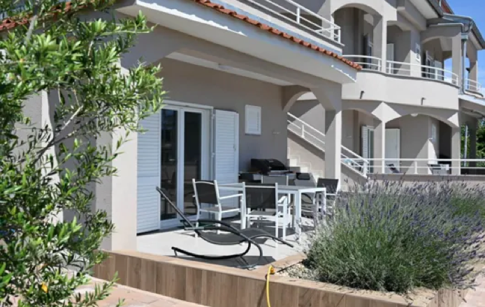 Terrasse von Apartment 3 mit Garten