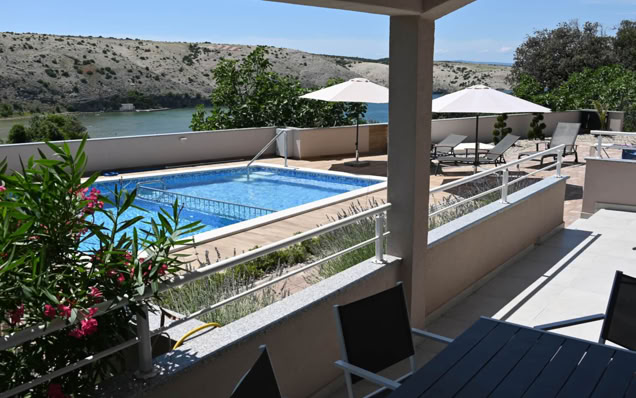 Villa Gehl apartment 2 in Lopar – rooms and furnishings
