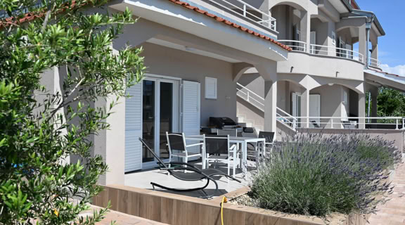 Apartmán 3 ve Villa Gehl v Loparu – pokoje a vybavení
