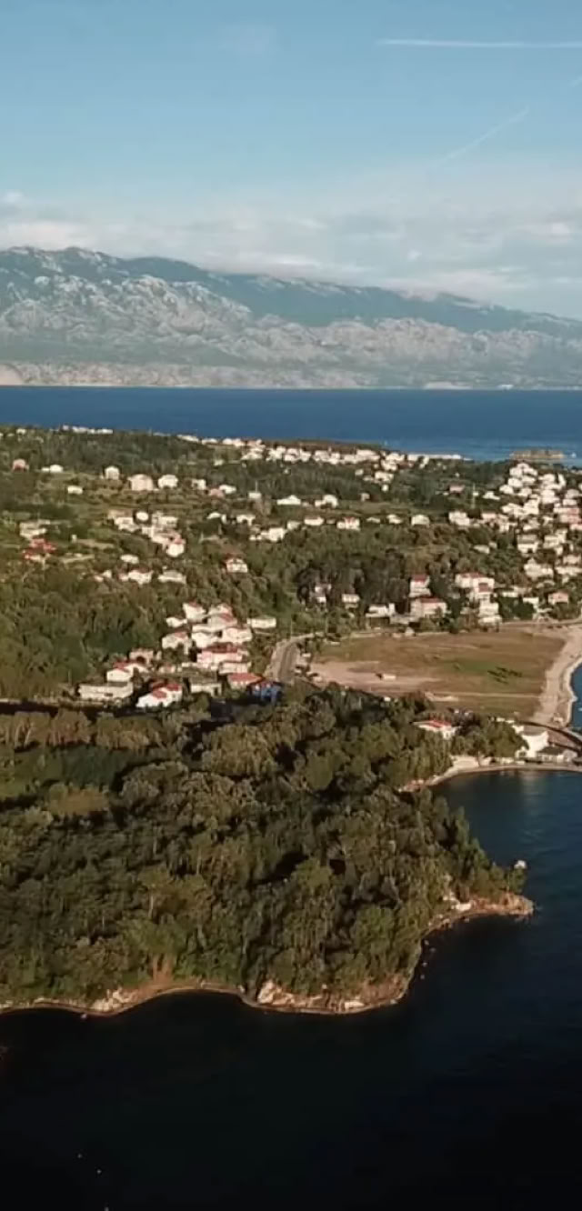 Villa Gehl din Lopar cu piscină, terase și împrejurimi