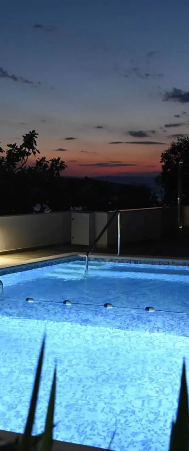 Villa Gehl in Lopar mit Pool, Terrassen und Umgebung