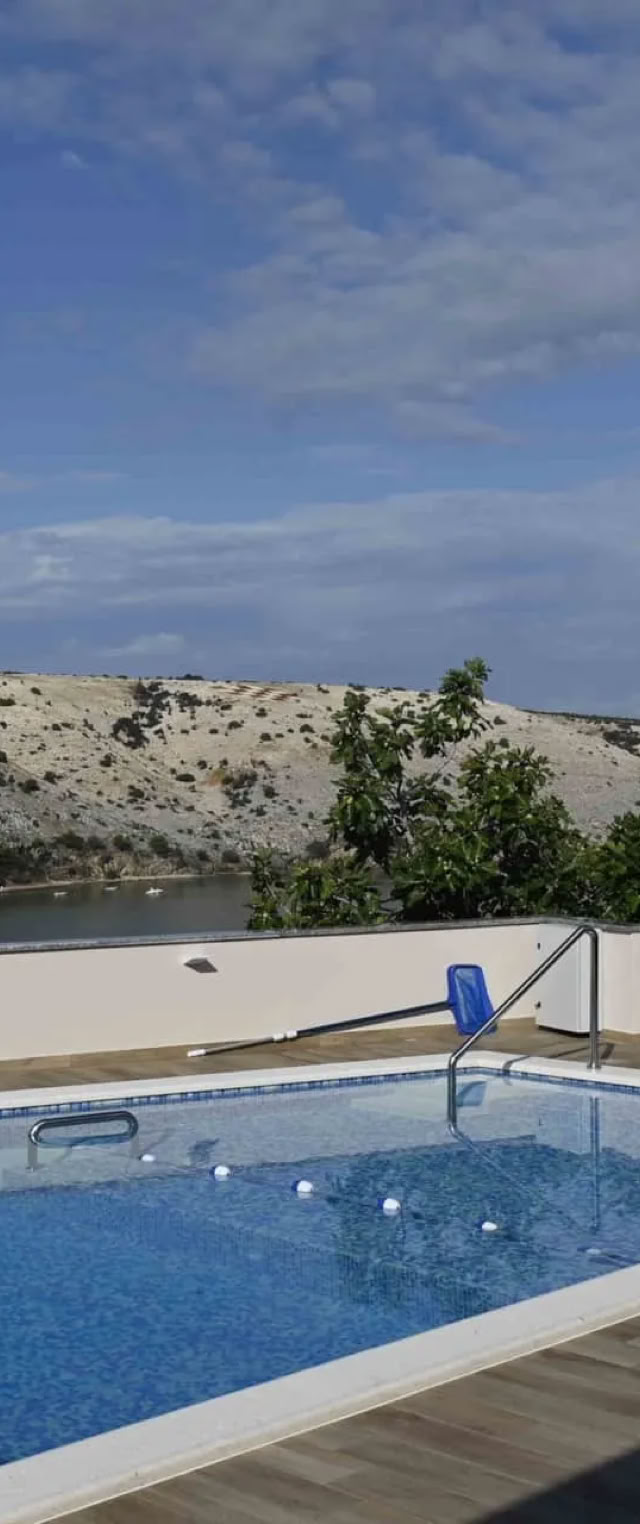 Villa Gehl in Lopar mit Pool, Terrassen und Umgebung