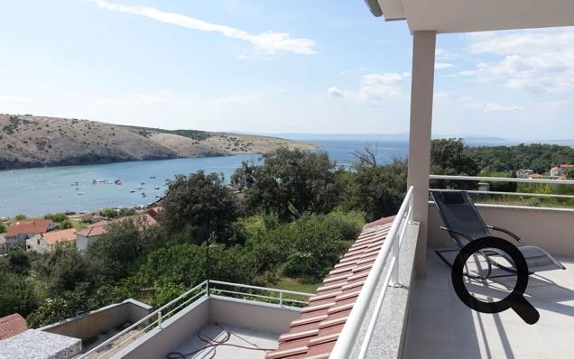 Villa Gehl v Loparu s bazénem, terasami a okolím