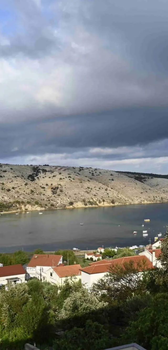 Villa Gehl din Lopar cu piscină, terase și împrejurimi