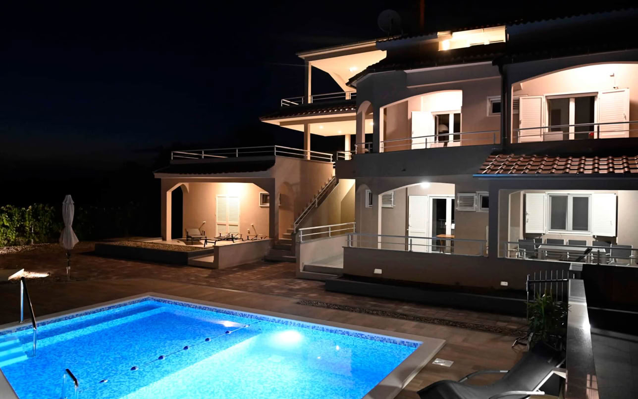 Villa Gehl in Lopar with its pool, terraces and surroundings