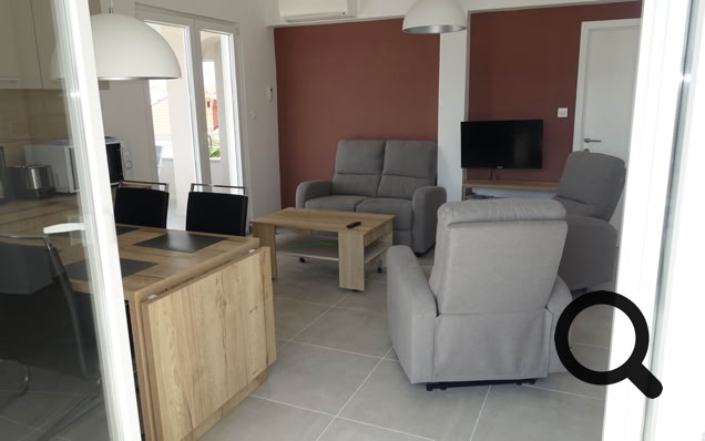 Villa Gehl v Loparu s bazénem, terasami a okolím