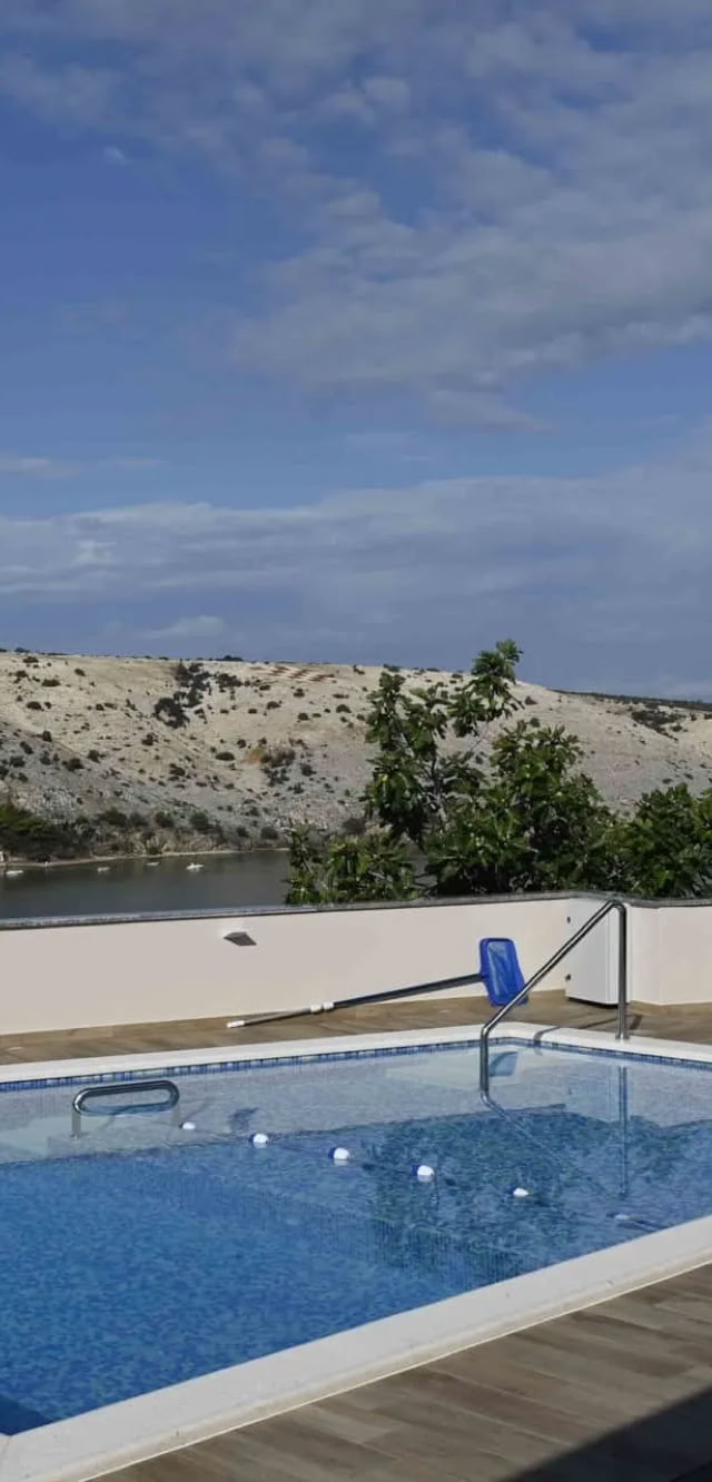 Villa Gehl din Lopar cu piscină, terase și împrejurimi