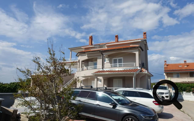 Villa Gehl v Loparu s bazénem, terasami a okolím