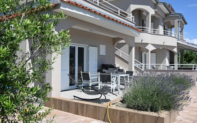 Villa Gehl apartment 3 in Lopar – rooms and furnishings